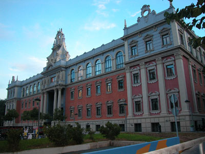 20080109235011-murcia-universidad-campus-merced-plaza-fachada3.jpg